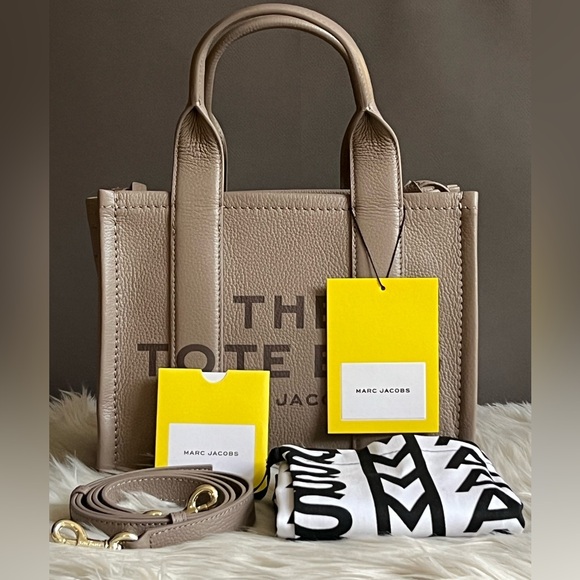 Marc Jacobs The Leather Small Tote Bag - Picture 13 of 16